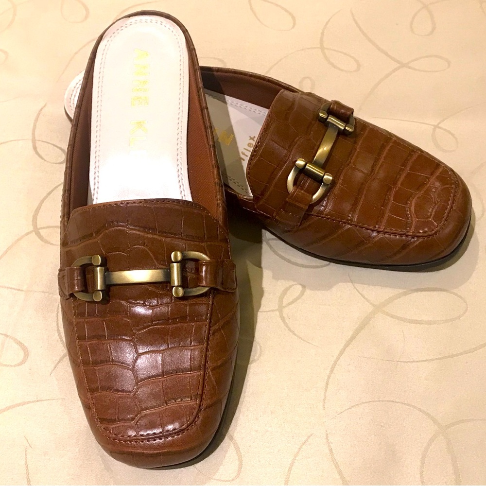 Anne Klein slip on Mules